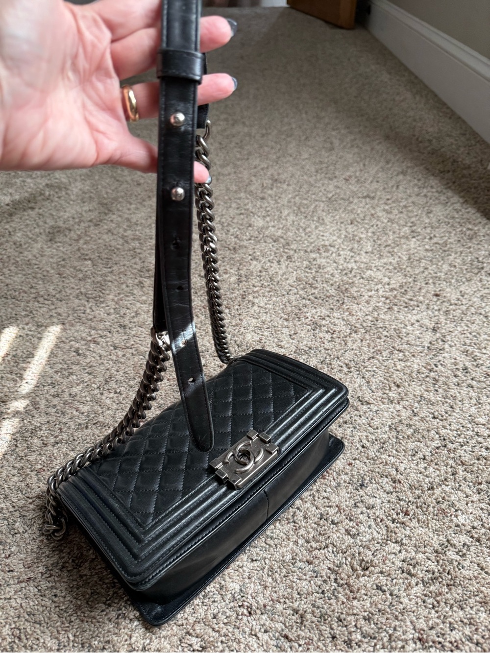Classic Black Quilted Shoulder Bag with Chain Strap - Picture 3 of 4